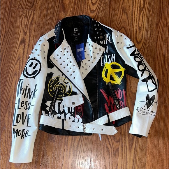 Red Fox Jackets & Blazers - NWT RedFox Black White Graffiti Studded Moto Cropped Faux Leather Jacket Size S